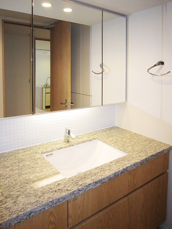 シャビーシックでフレンチカフェ風に―材料が魅力のLDK シャビーシックでフレンチカフェ風に―材料が魅力のLDK